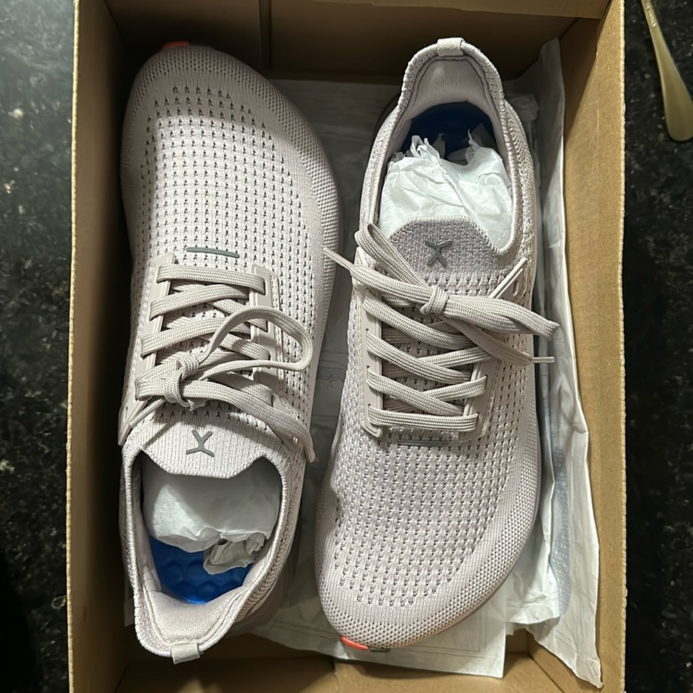 Flux sneakers women’s sz 7.5
